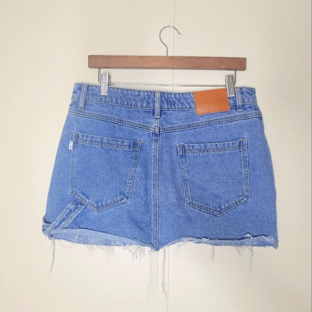 Princess Polly Denim Mini Skirt Size 8 Cargo Pockets Distressed Sexy Summer